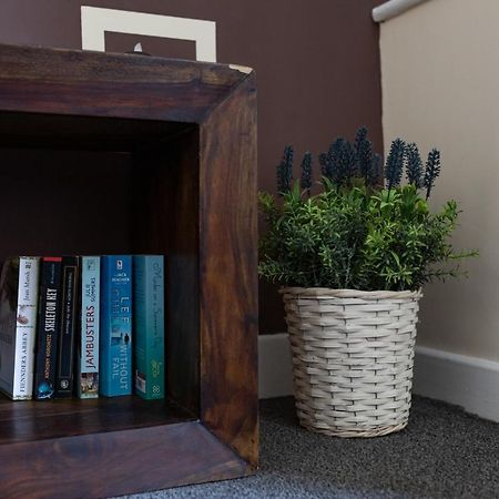 Cosy Anfield Guesthouse - Free Parking Liverpool Bagian luar foto