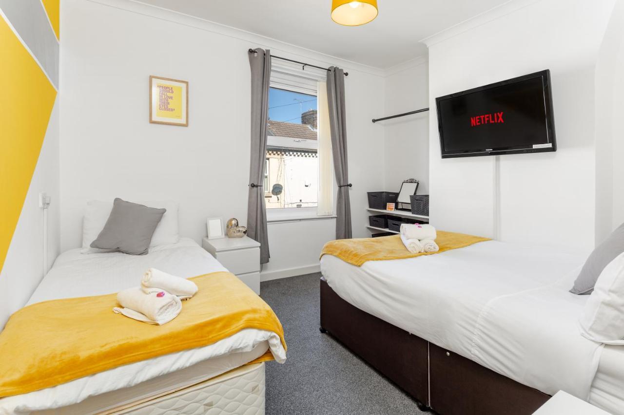 Cosy Anfield Guesthouse - Free Parking Liverpool Bagian luar foto