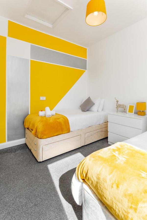 Cosy Anfield Guesthouse - Free Parking Liverpool Bagian luar foto