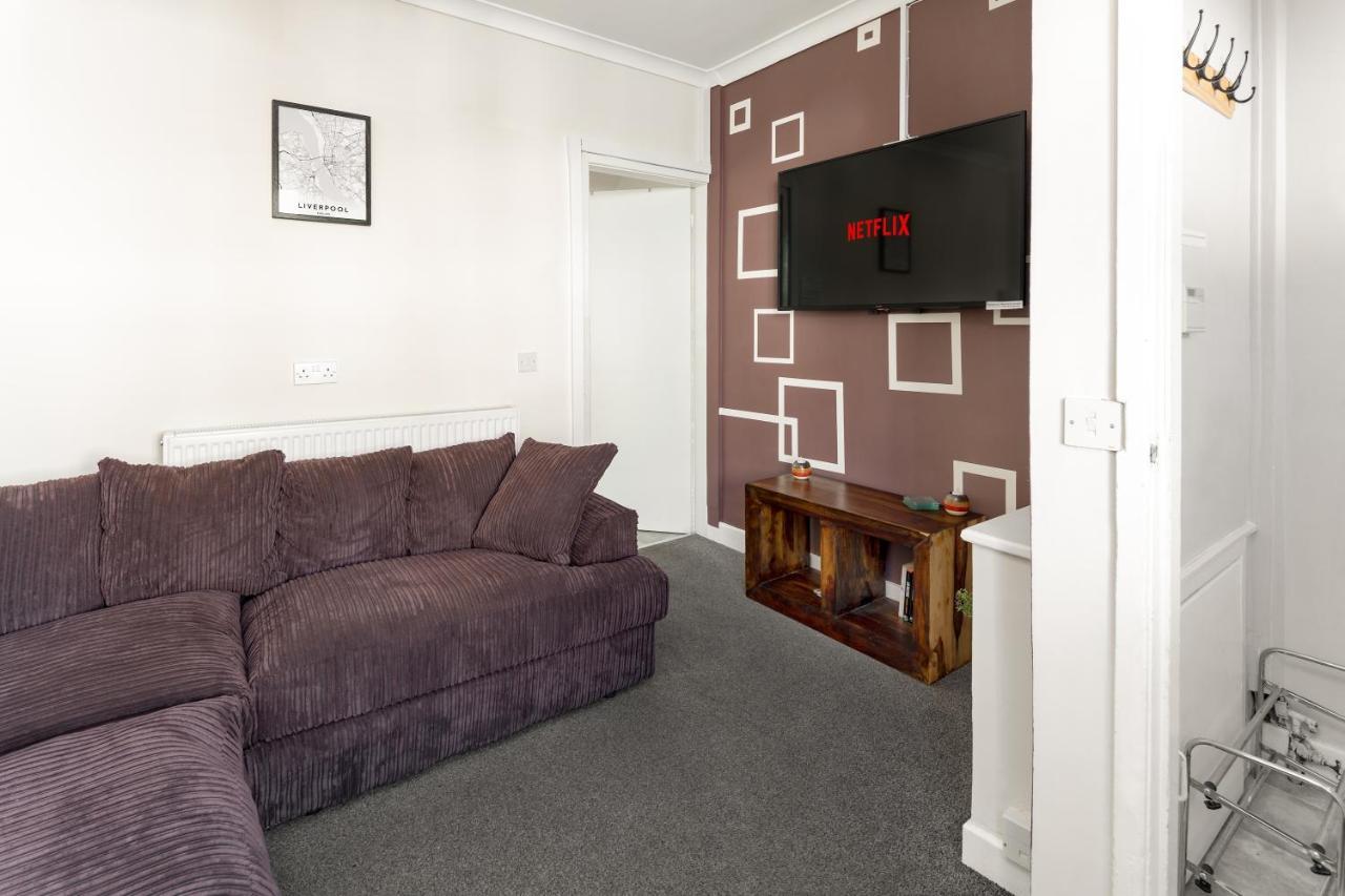 Cosy Anfield Guesthouse - Free Parking Liverpool Bagian luar foto