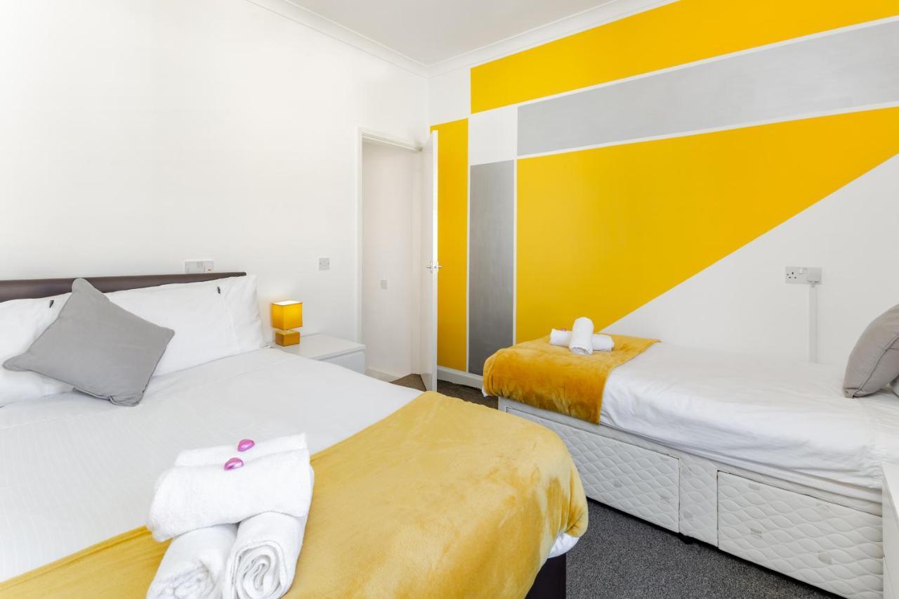 Cosy Anfield Guesthouse - Free Parking Liverpool Bagian luar foto