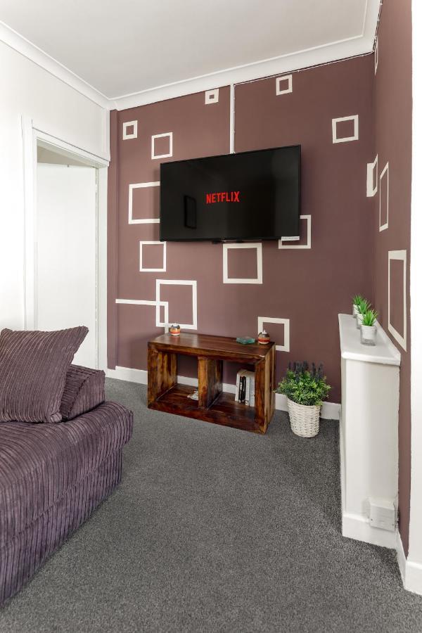 Cosy Anfield Guesthouse - Free Parking Liverpool Bagian luar foto