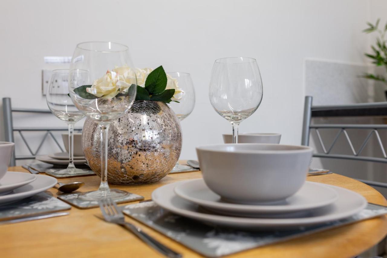 Cosy Anfield Guesthouse - Free Parking Liverpool Bagian luar foto