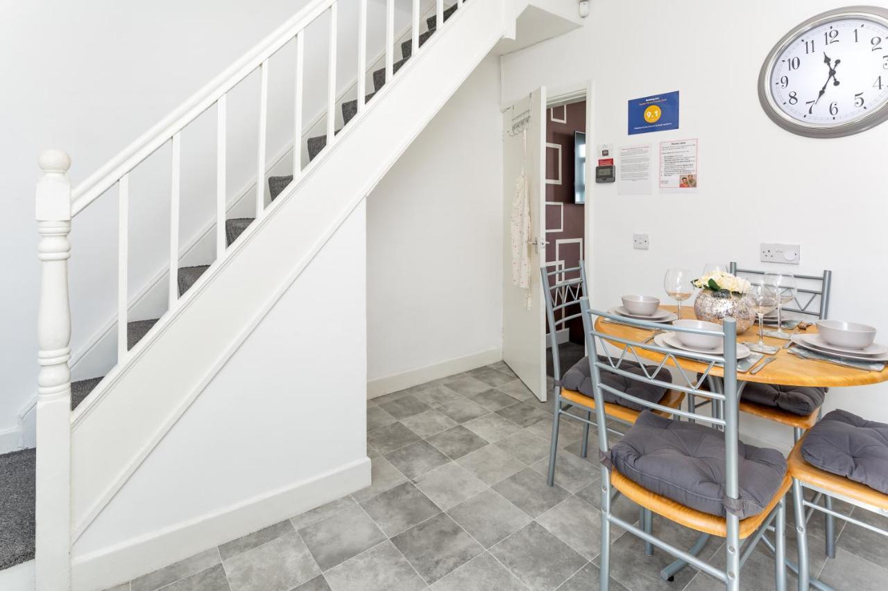 Cosy Anfield Guesthouse - Free Parking Liverpool Bagian luar foto