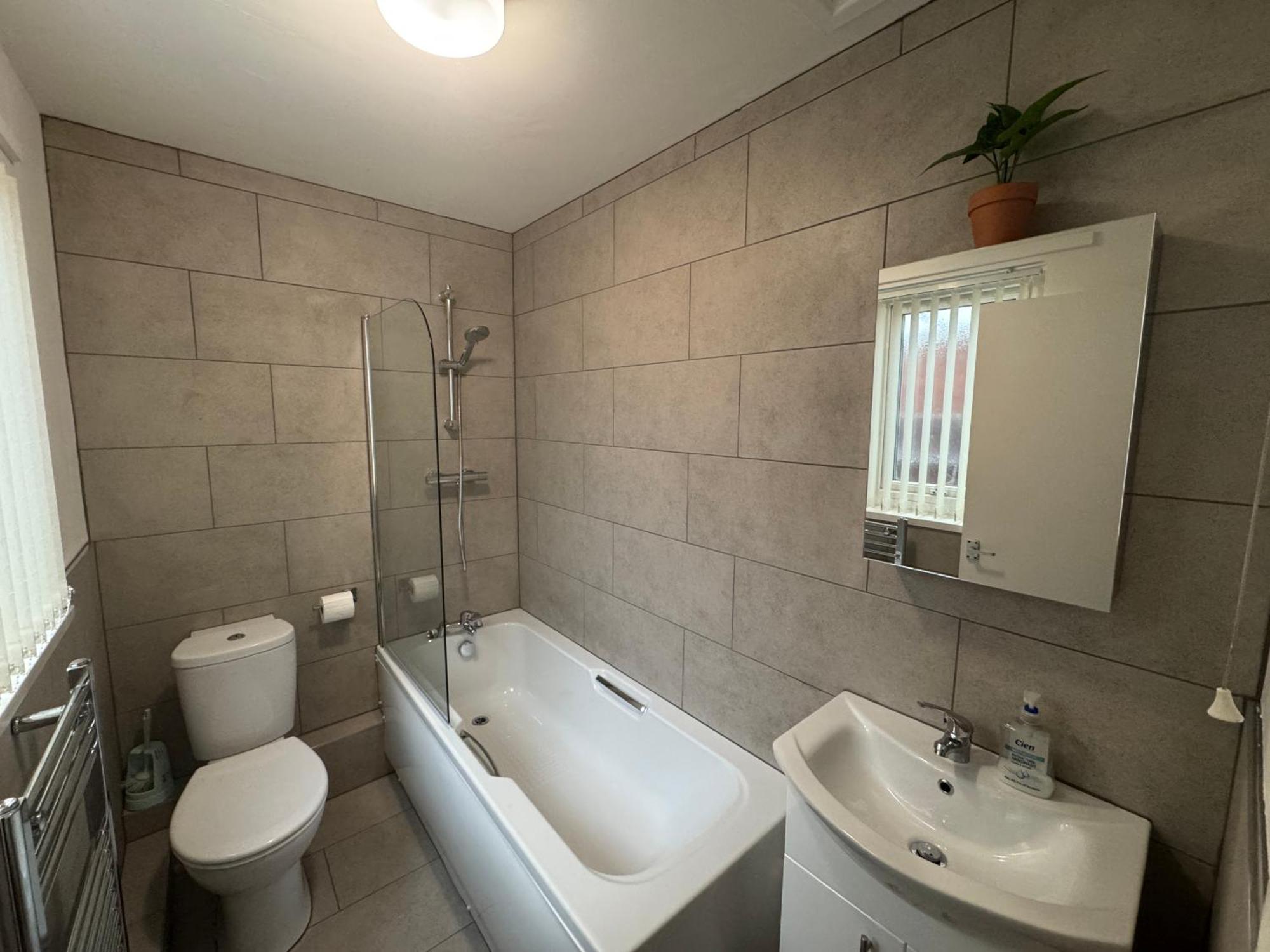 Cosy Anfield Guesthouse - Free Parking Liverpool Bagian luar foto
