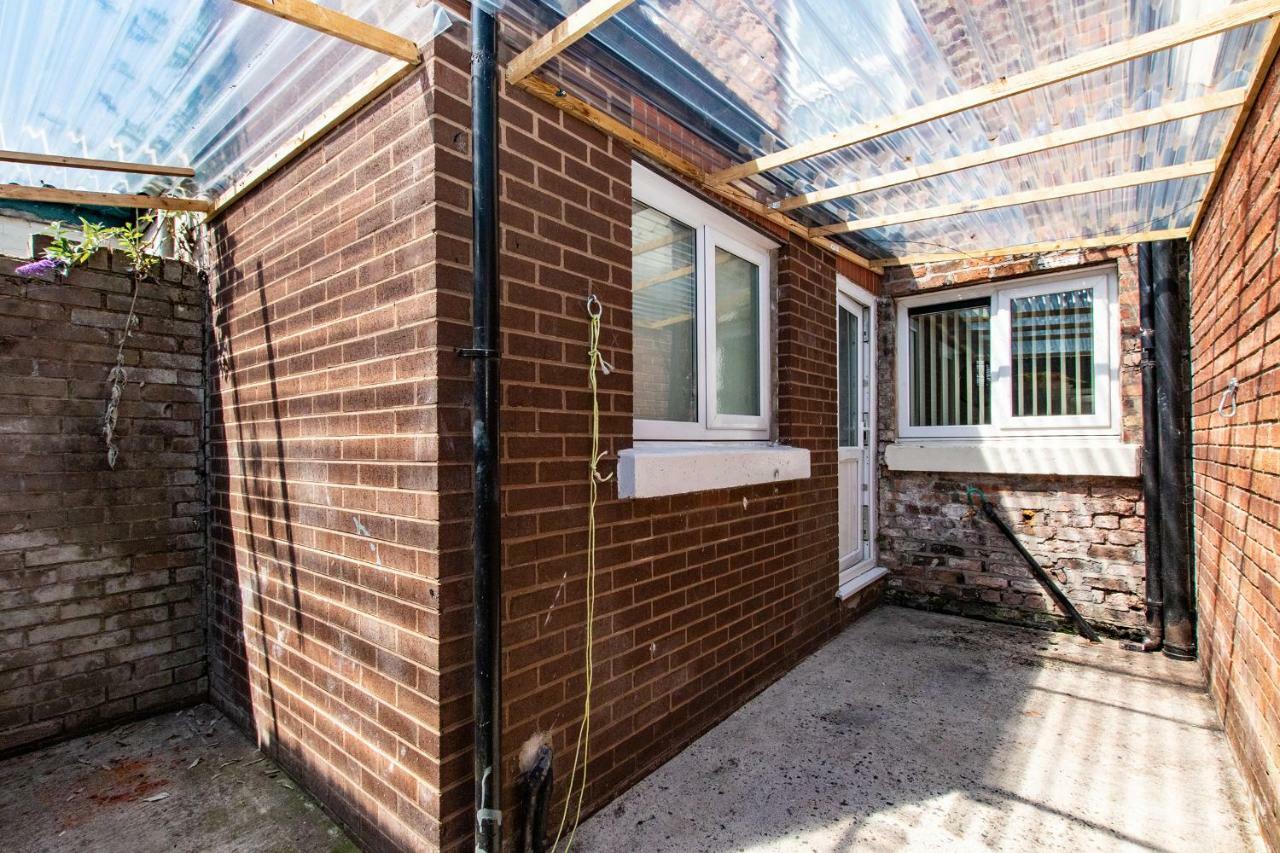 Cosy Anfield Guesthouse - Free Parking Liverpool Bagian luar foto